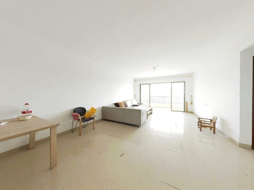 中澳新城3室2厅2卫125m&sup2;138万